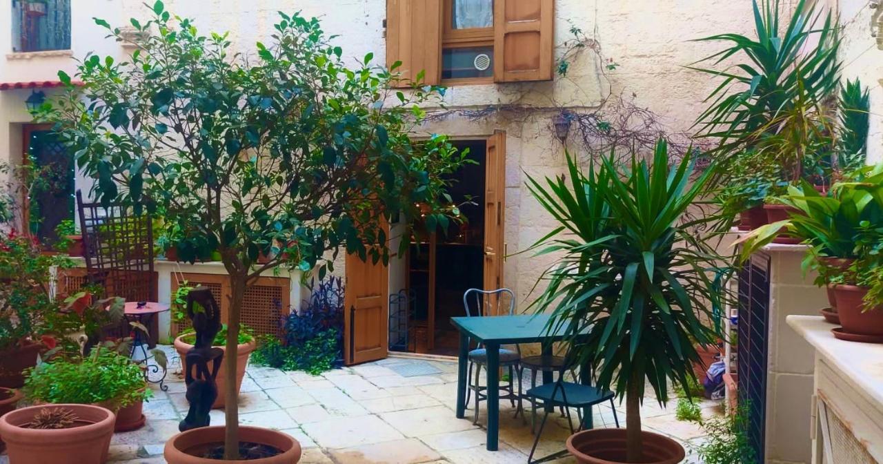 Traditional Apartment In Old City Bari Exterior photo